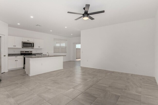 Building Photo - Beautiful 3 bed, 2 bath Casa Grande home