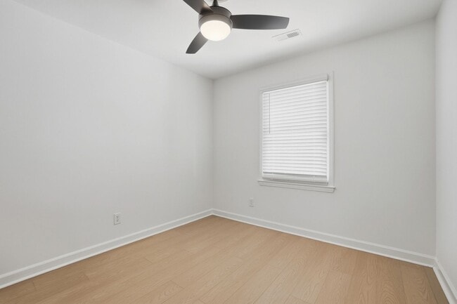 Building Photo - Beautifully Renovated 3-Bedroom with Fence...