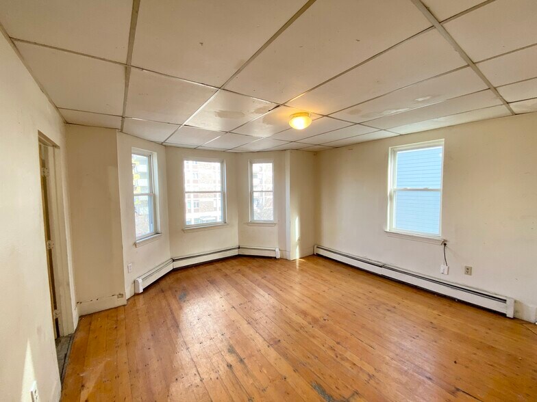 Building Photo - 1572 Tremont St