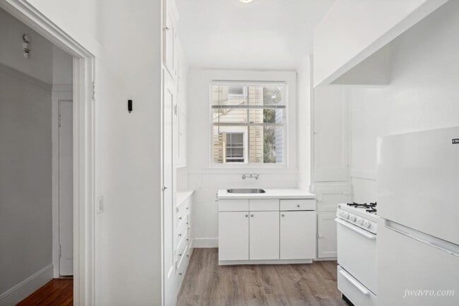 Building Photo - 2425 Fillmore St