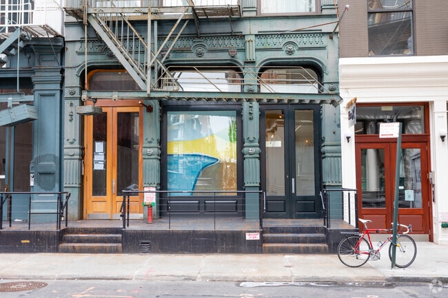 Entrance - 29 Howard Street