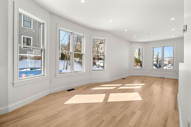 Building Photo - 53 Dustin St