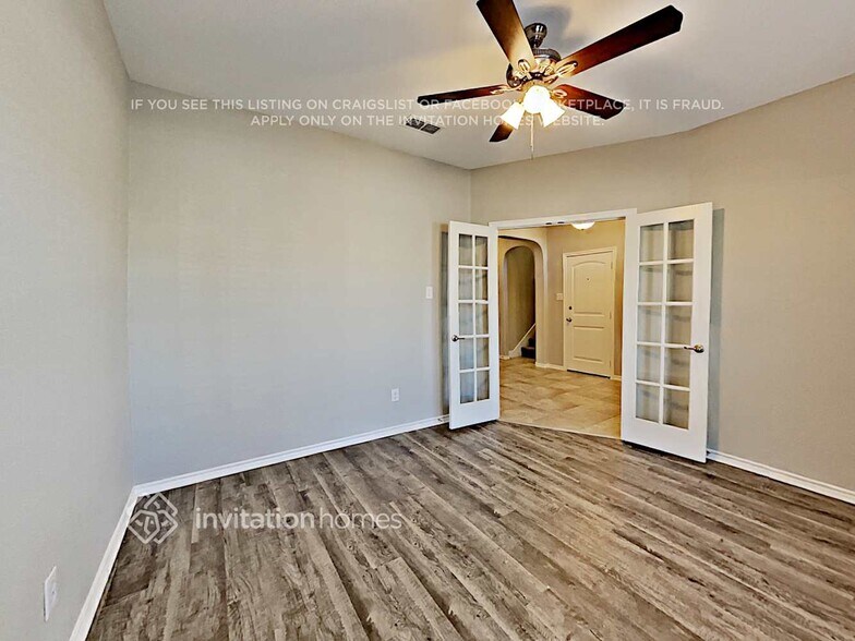 Building Photo - 15704 Barton Ridge Dr