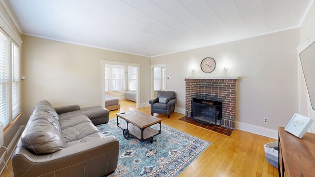 Building Photo - 128 1/2 Elm Street-SI ID1380181P