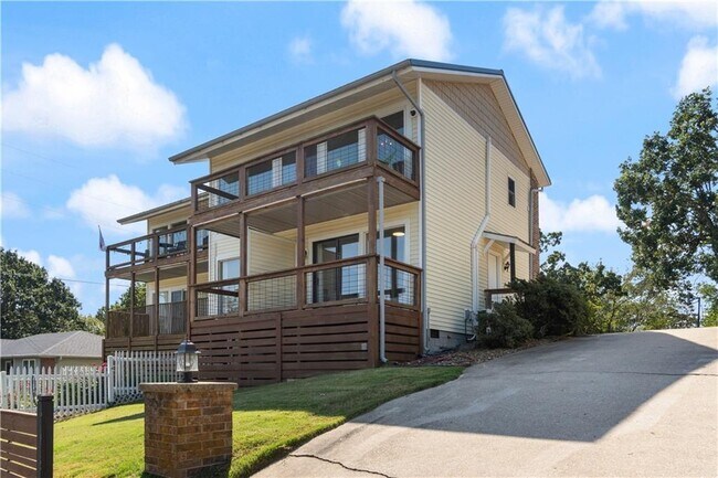 Primary Photo - 14813 Dutchmans Dr