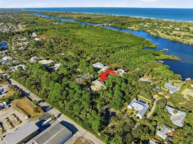 Building Photo - 12012 SE Laurel Ln