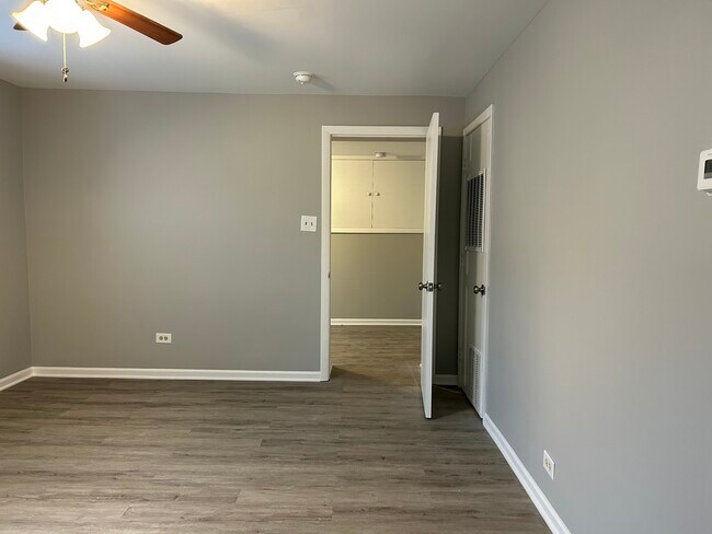 Building Photo - 5122 30th Pl