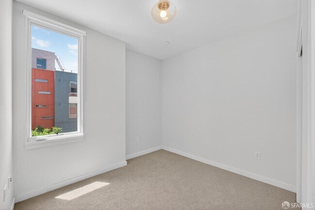 Building Photo - 570 Innes Ave