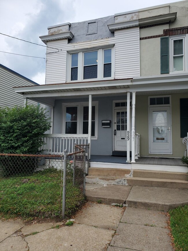 Building Photo - 3 Bedroom, 1 Bath in Manheim Township Scho...