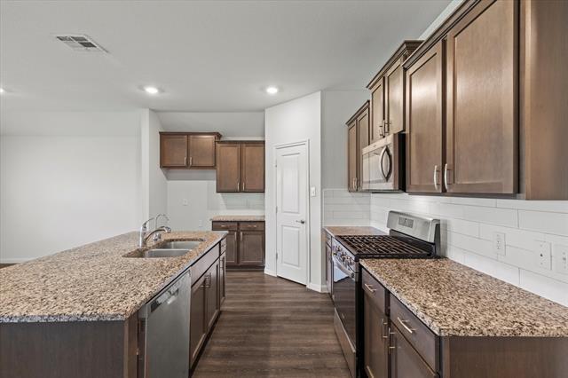 Building Photo - 704 Range Dr