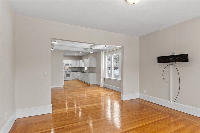 Building Photo - 920 Pleasant St