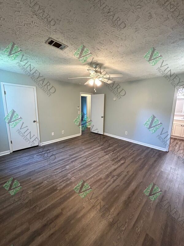Building Photo - 351 Knollwood Lane