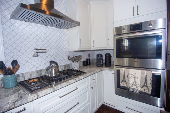 Building Photo - 500 Turnberry Ln