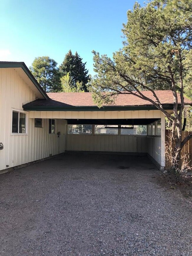 Building Photo - Charming 4 Bd, 2 Ba, Ranch Home in D-12 School District, close to Downtown, Trails and Ft. Carson