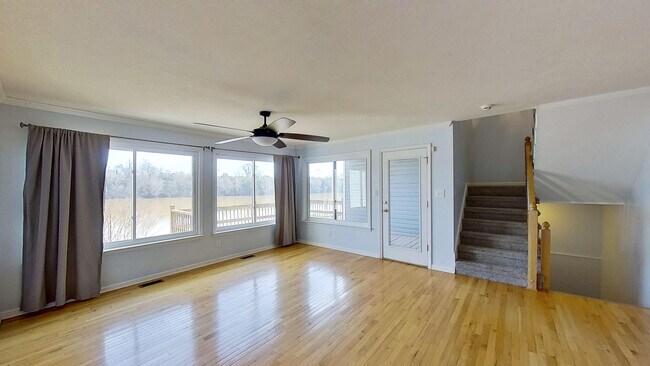 Building Photo - 690 Riverfront Dr