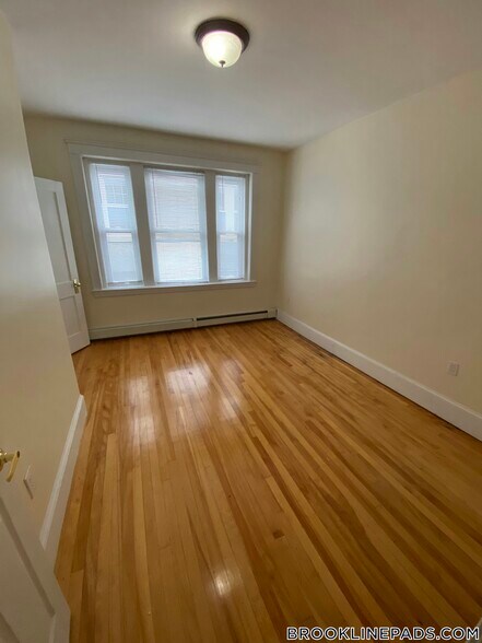 Building Photo - 69 Babcock St