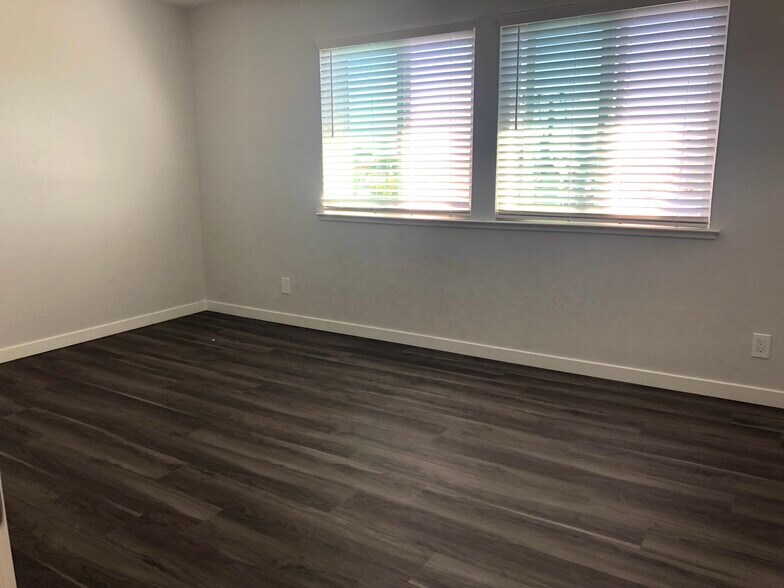 Building Photo - 504 Richmond Dr