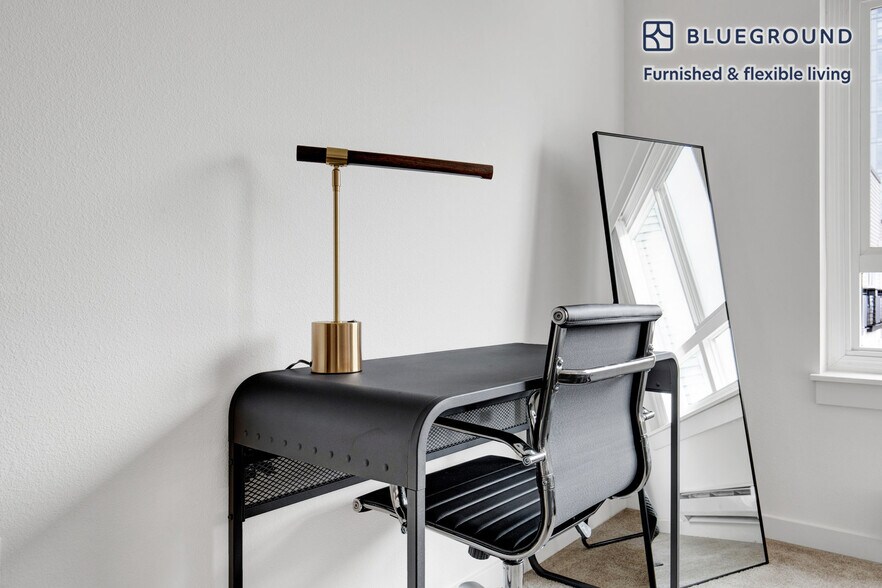 Building Photo - 250 Bellevue Way NE