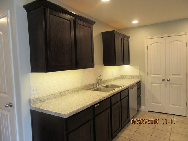 Building Photo - 1108 S Haden