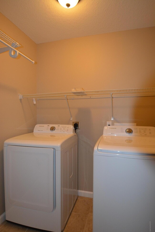 Building Photo - 2570 Revolution St