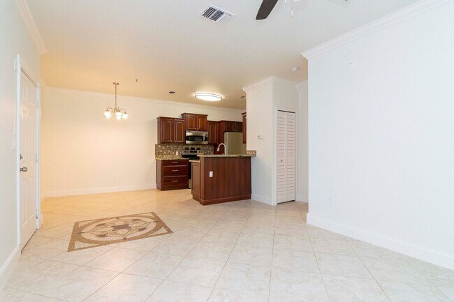 Building Photo - Remodeled and Upgraded -2nd Floor - 1 Bed 1 Bath Condo For Lease