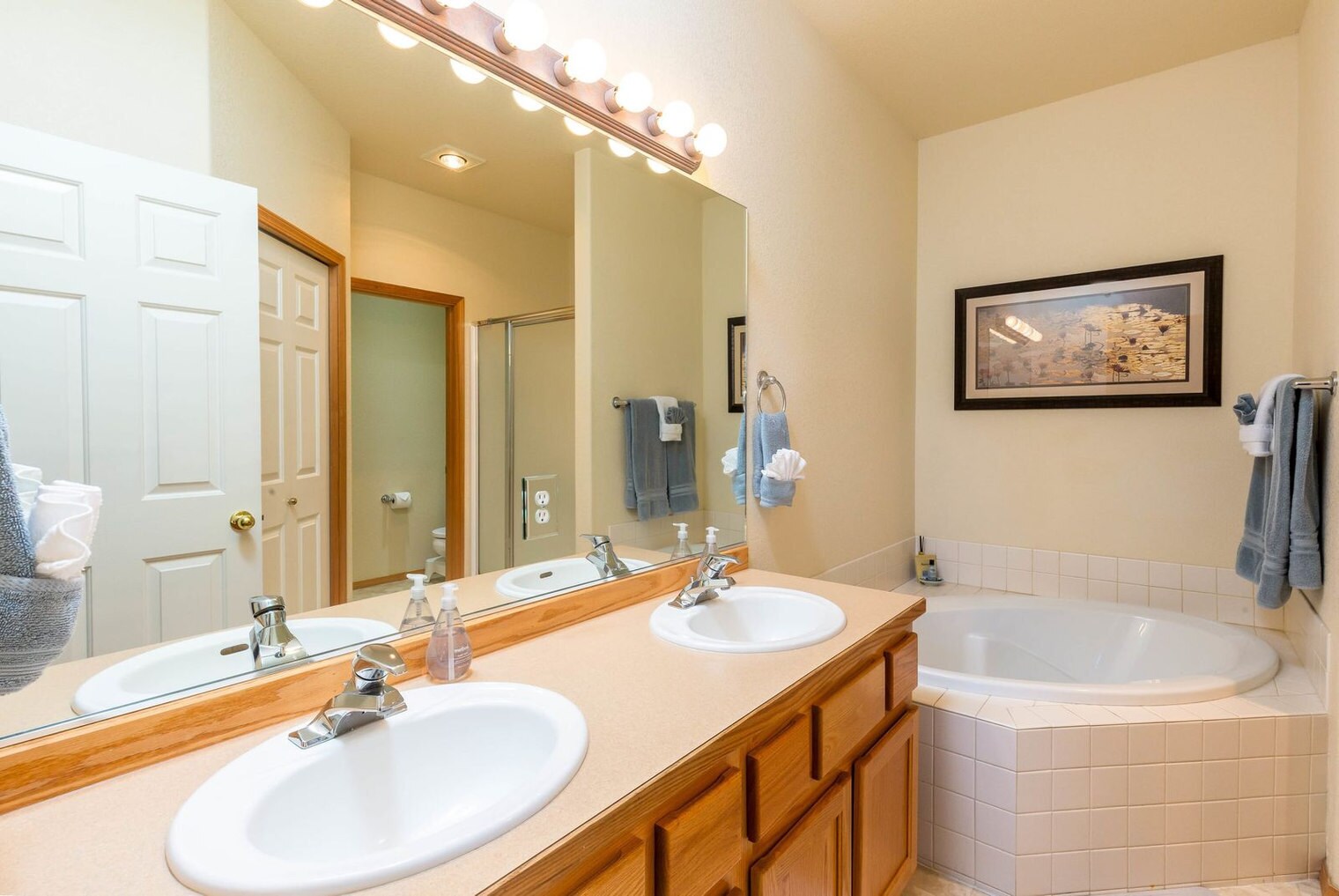 Building Photo - 951 Golden Pheasant Dr