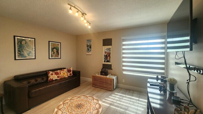 Building Photo - 1851 Corsica Dr