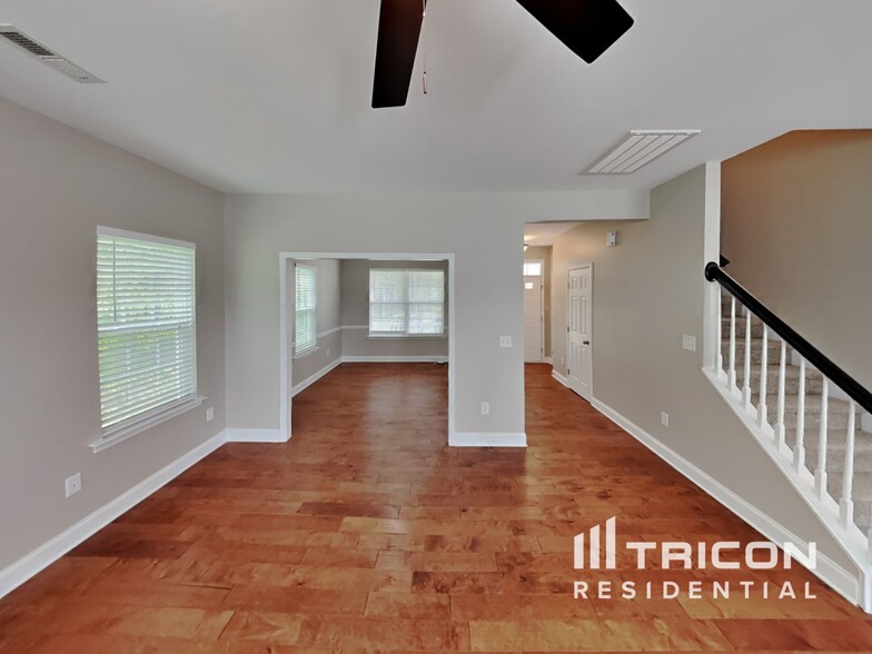 Building Photo - 135 Claystone Dr