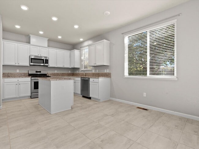 Building Photo - Move in Ready in the Heart of Reno