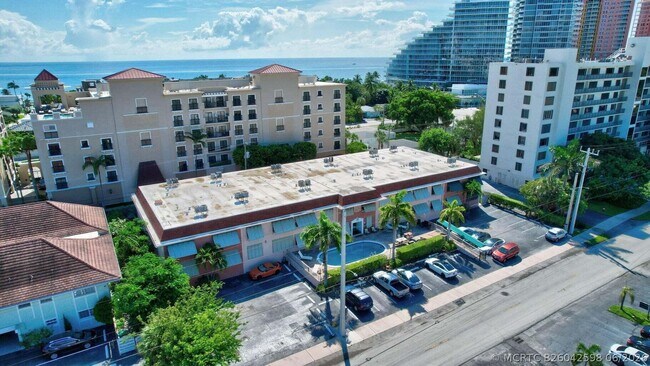 Building Photo - 2400 NE 33rd Ave