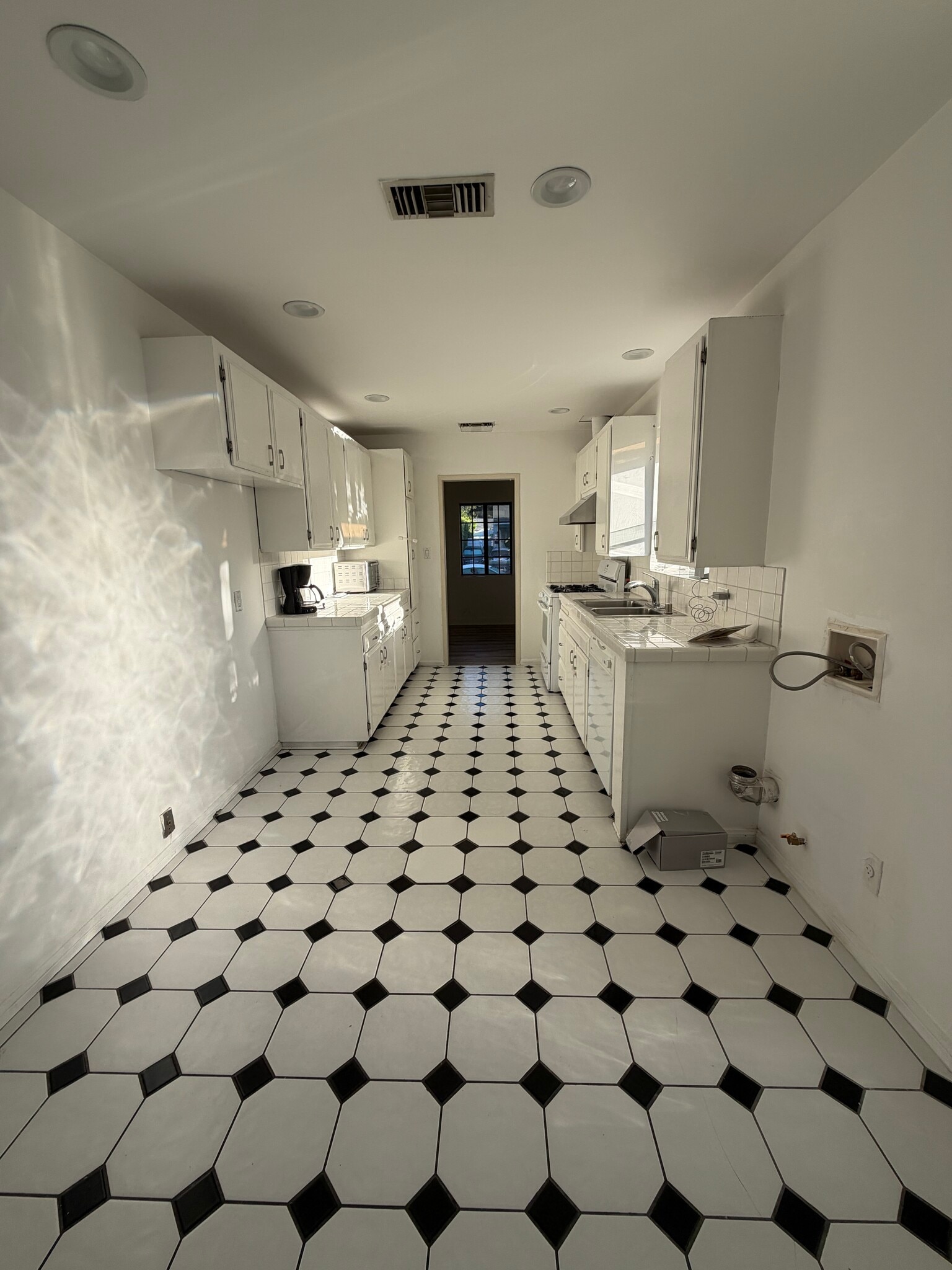 Building Photo - 12136 Hatteras St