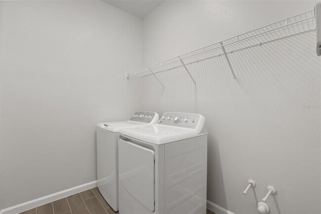 Building Photo - 1394 Mount Royal Dr