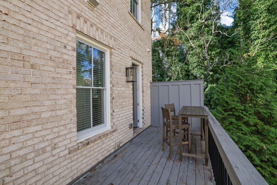 Building Photo - 107 Old Orchard Ln