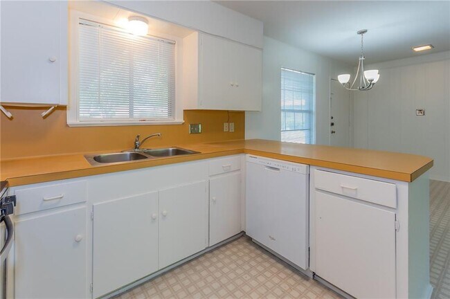 Building Photo - 2502 Trailside Dr