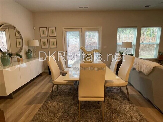 Building Photo - 1375 Vayda Ct