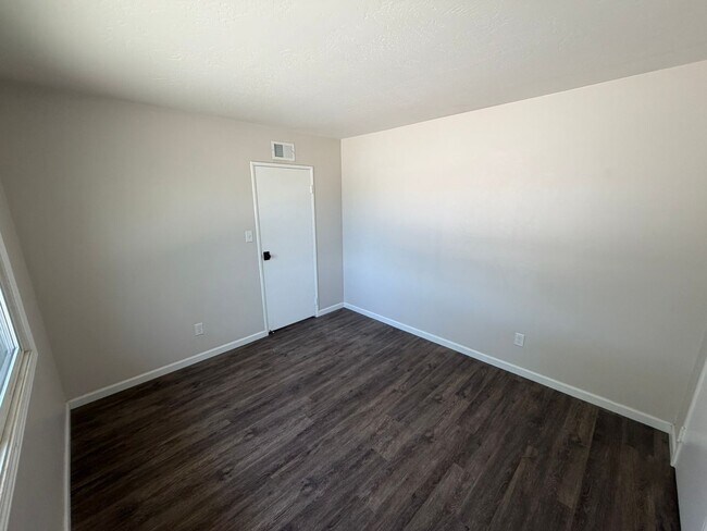Building Photo - Charming 3 Bedroom Home with Beautiful Backyard in San Carlos