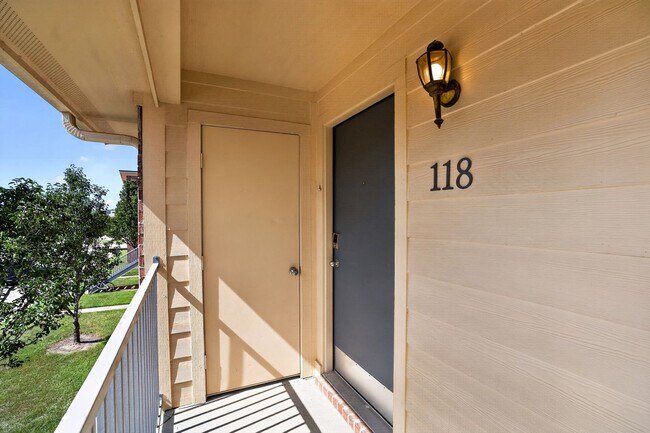 Building Photo - 115 S Lhs Dr
