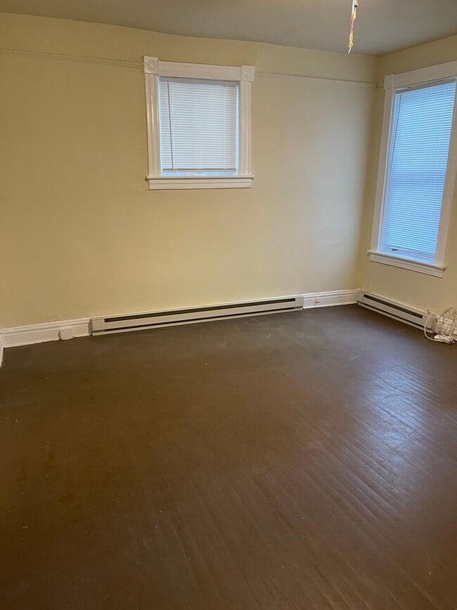 Building Photo - Large 3 bdrm/1 bath Home Within Walking Distance to VCU!