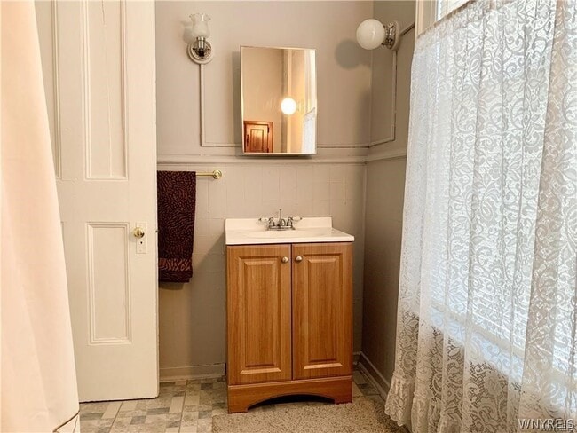 Building Photo - 2449 Delaware Ave