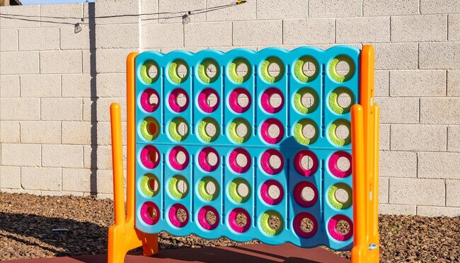 Building Photo - 2431 E Laurel St