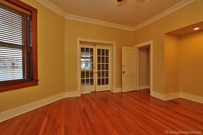 Building Photo - Three Story House Close to SEMO - June 2026- May 2027 Lease