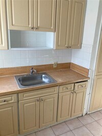 Building Photo - 3742 SW 29th St