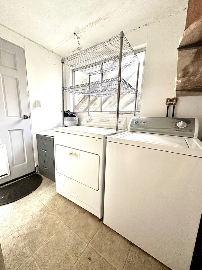Building Photo - 362 Moultrie Street