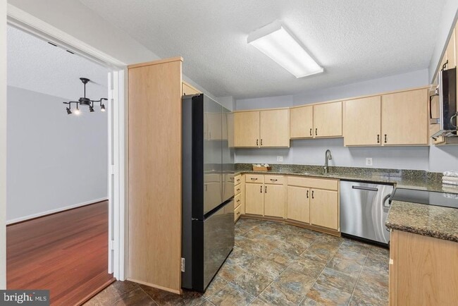 Building Photo - 14801 Pennfield Cir