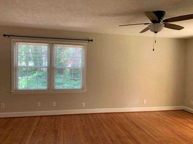 Building Photo - Split Foyer Home in Rustburg