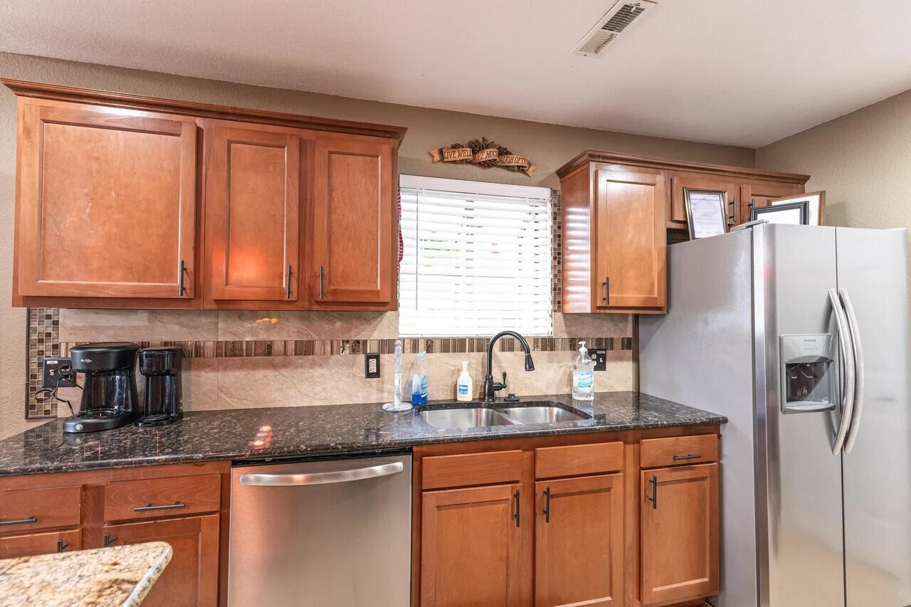 Building Photo - 2700 Green Mountain Dr