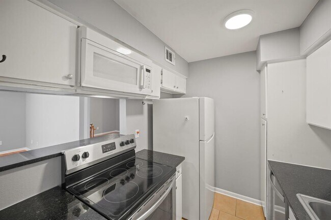 Building Photo - 8517 Hearth Dr