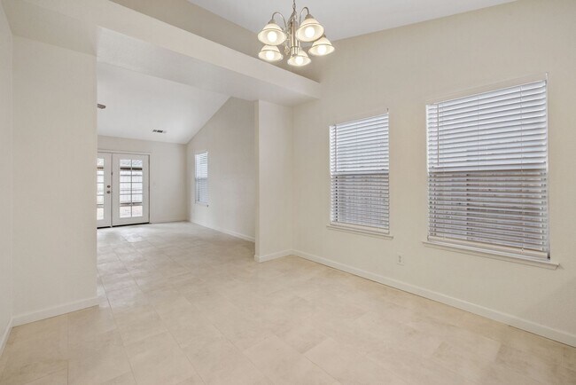 Building Photo - Pet Friendly, Updated NW Visalia Home Avai...