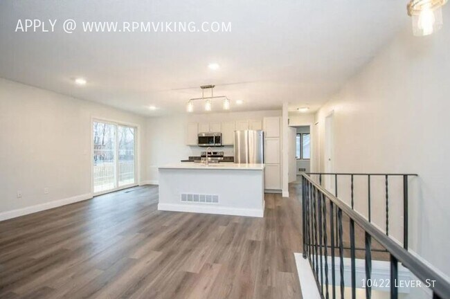 Building Photo - 3br 2ba 1cg ~ Security Deposit Free Altern...