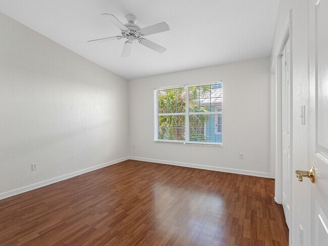 Building Photo - $500 OFF FIRST MONTHS RENT!